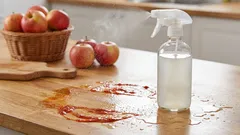 Cum se folosește oțetul de mere pentru curățenia casei: unde este eficient, cum se diluează și unde nu trebuie să riști.