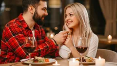 8 semne ascunse: cum să-ți dai seama că îi placi cuiva