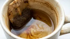 De ce să înmuiați vasele cu pliculețe de ceai: un truc de la gospodine experimentate