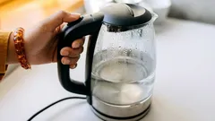 De ce nu trebuie să fierbi apa de două ori: un motiv întemeiat